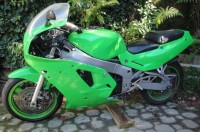 ZXR750  89 H1 and 90 H2 few parts left
