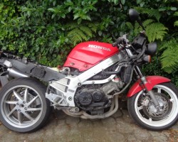 VFR750 91 RC36 only a few parts left