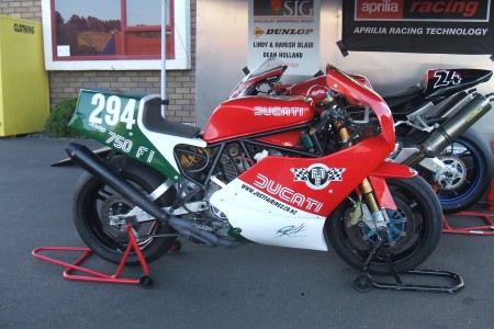 F1 750 RACE BIKE